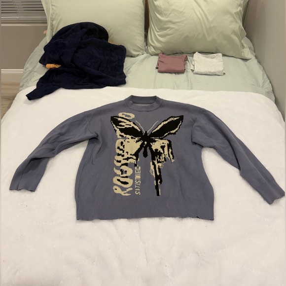 Butterfly Graphic Sweater - Picture 4 of 5